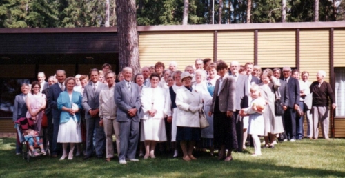 Iisalmen Mansikkaniemellä sukukokous 12.6.1988. (1)